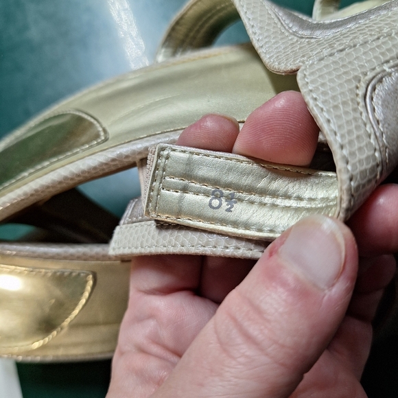 Mootsies Tootsies cream heel sandles size 8.5 - Picture 5 of 6